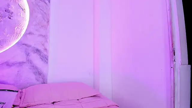 Snapshot of JulietaKane chatting on 02.27.26 JulietaKane online show from 02.27.26