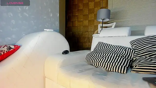 Snapshot of TOWERS21_ chatting on 03.10.25 TOWERS21 online show from 03.10.25