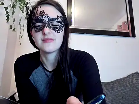 LexiSnowUK online show from 02.13.25