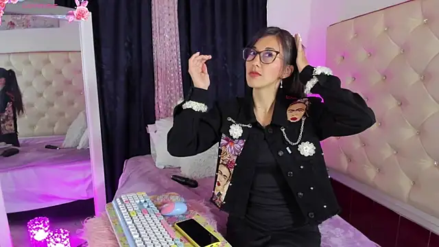  jade white  online show from 03.04.25