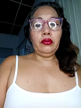 Snapshot of anniecoopeer chatting on 02.12.25 anniecoopeer online show from 02.12.25