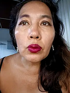 Snapshot of anniecoopeer chatting on 02.18.25 anniecoopeer online show from 02.18.25