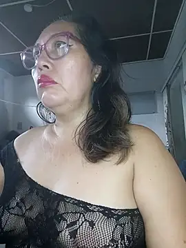 Snapshot of anniecoopeer chatting on 03.05.25 anniecoopeer online show from 03.05.25