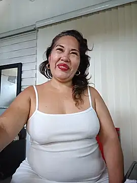 Snapshot of anniecoopeer chatting on 11.10.25 anniecoopeer online show from 11.10.25