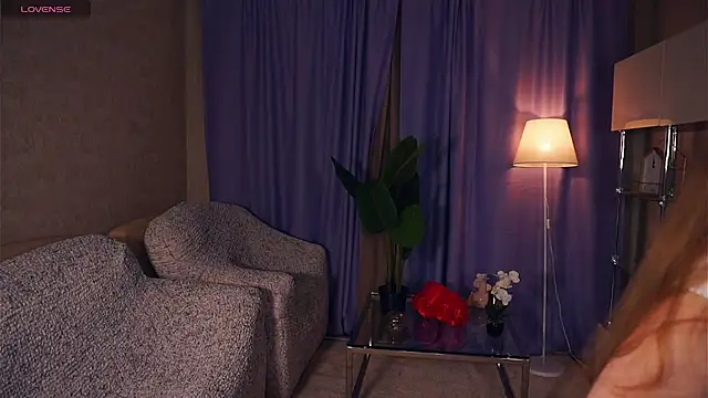 EsmaCarll online show from 01.10.25