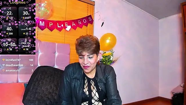 Snapshot of Angelina_Stone_65 chatting on 12.28.24 Angelina Stone 65 online show from 12.28.24