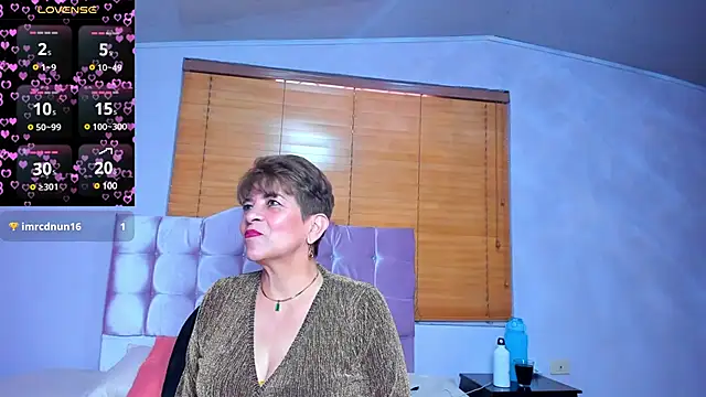 Snapshot of Angelina_Stone_65 chatting on 01.13.25 Angelina Stone 65 online show from 01.13.25