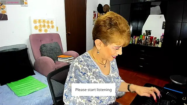 Snapshot of Angelina_Stone_65 chatting on 05.04.26 Angelina Stone 65 online show from 05.04.26