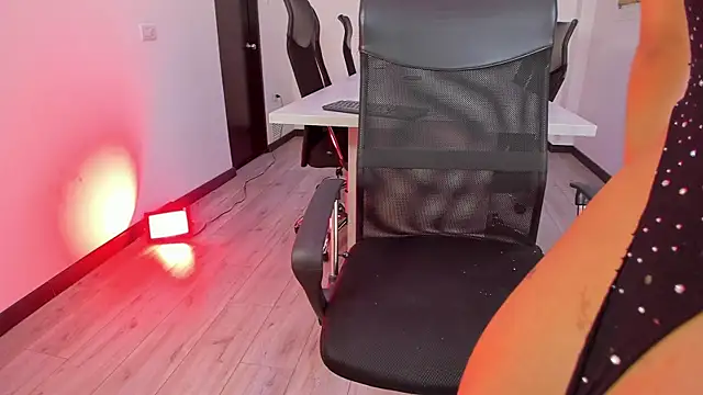 NairobiLee online show from 12.20.25