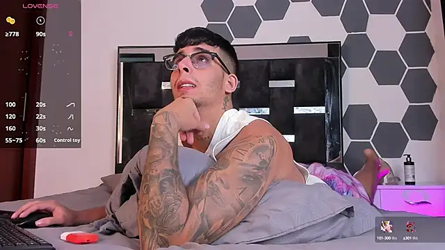 Snapshot of iamcamiloo_ chatting on 02.06.25 iamcamiloo online show from 02.06.25