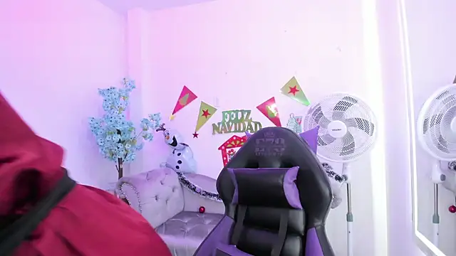 Ema louis  online show from 12.30.24