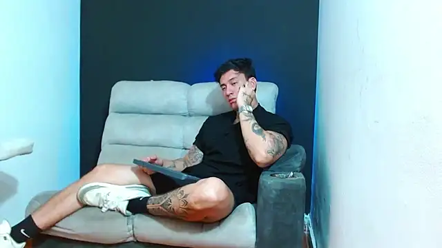 JUSTIN FULLER1 online show from 07.10.26