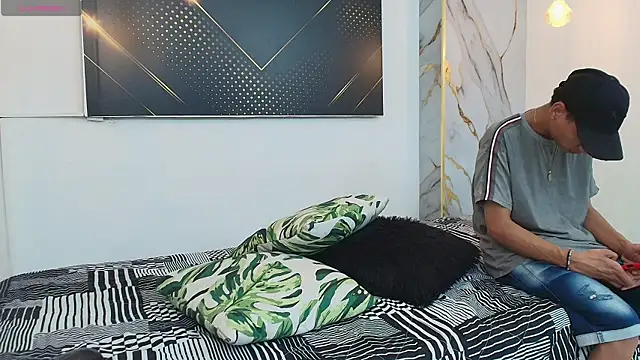 Snapshot of JordanAndAndrew chatting on 11.08.25 JordanAndAndrew online show from 11.08.25