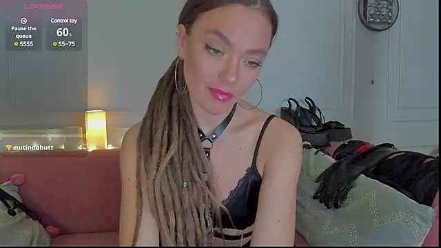 Snapshot of KellyFouler chatting on 02.09.25 KellyFouler online show from 02.09.25