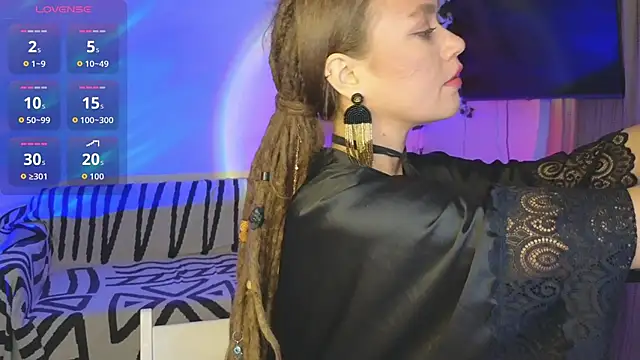 Snapshot of KellyFouler chatting on 11.21.25 KellyFouler online show from 11.21.25