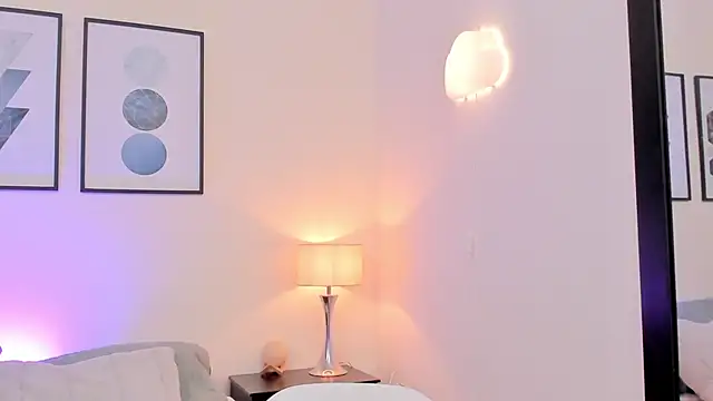 JulianaWaldo online show from 09.29.25