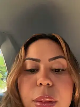 Snapshot of lariic chatting on 03.30.26 lariic online show from 03.30.26