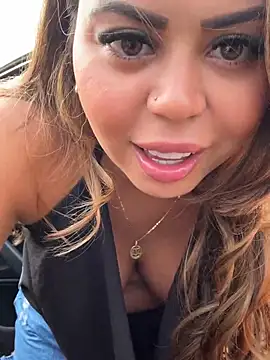 Snapshot of lariic chatting on 04.06.26 lariic online show from 04.06.26