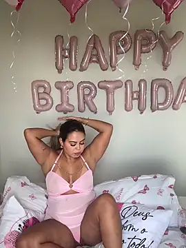 Snapshot of lariic chatting on 04.07.26 lariic online show from 04.07.26