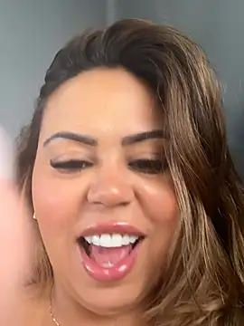 Snapshot of lariic chatting on 04.08.26 lariic online show from 04.08.26