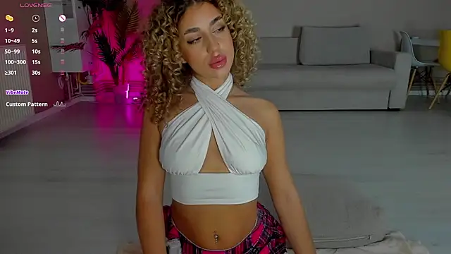 Snapshot of CurlyAnt0 chatting on 11.12.25 CurlyAnt0 online show from 11.12.25