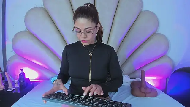 Anna  Spencer online show from 03.07.25