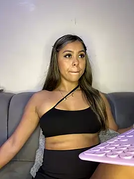 tuckersabrina online show from 12.10.24