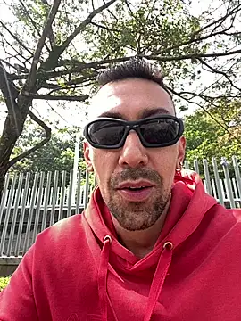 Snapshot of dantedesirexx chatting on 02.26.26 dantedesirexx online show from 02.26.26