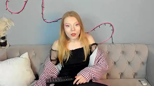 Snapshot of Esme_Runn chatting on 02.03.25 Esme Runn online show from 02.03.25