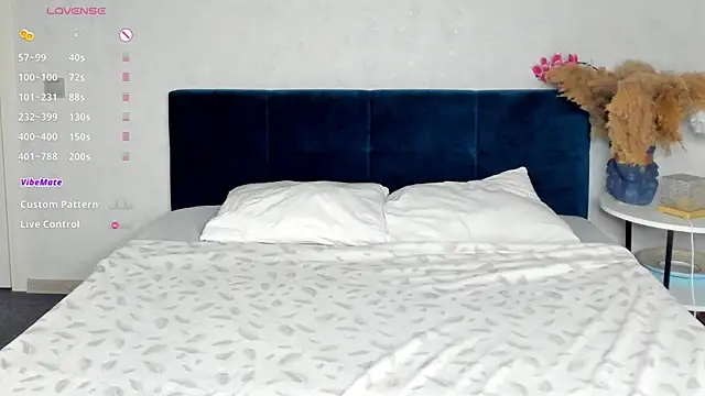 Snapshot of Esme_Runn chatting on 10.22.25 Esme Runn online show from 10.22.25