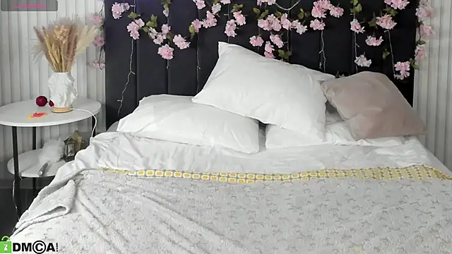 Snapshot of Esme_Runn chatting on 11.08.25 Esme Runn online show from 11.08.25