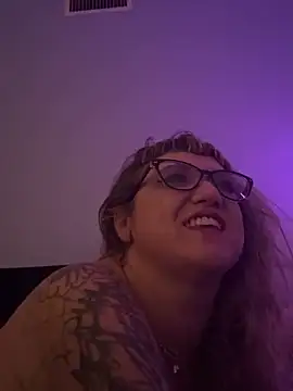 Snapshot of Babette_xox chatting on 10.21.25 Babette xox online show from 10.21.25