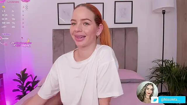 Snapshot of Niicoleta chatting on 11.24.25 Niicoleta online show from 11.24.25