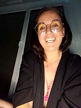 lindsay 33off online show from 09.22.25