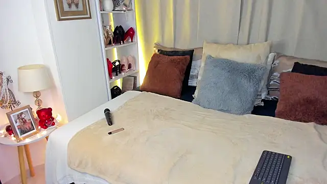 AnnaRouge online show from 04.30.26