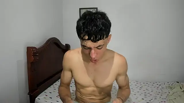 Snapshot of enzo_sloran chatting on 11.03.25 enzo sloran online show from 11.03.25