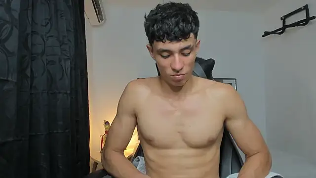 Snapshot of enzo_sloran chatting on 11.27.25 enzo sloran online show from 11.27.25