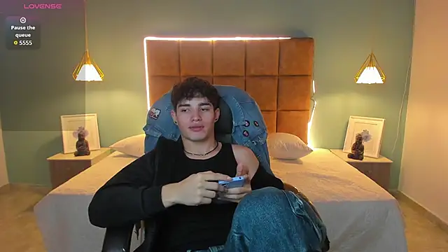 AlejooTwink online show from 11.04.25