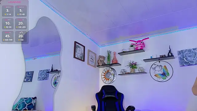 Noah tyler  online show from 10.09.25