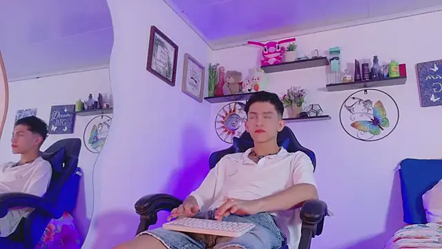 Noah tyler  online show from 06.01.26