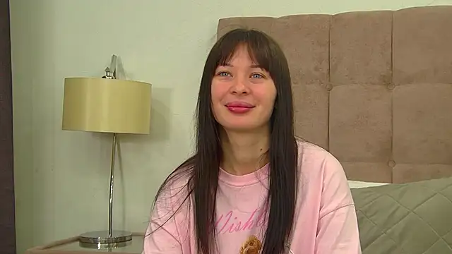 Snapshot of AlexandraBloom chatting on 02.05.26 AlexandraBloom online show from 02.05.26