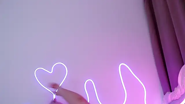 Snapshot of amina_moonlightt chatting on 09.30.25 amina moonlightt online show from 09.30.25