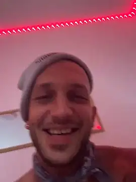 Snapshot of Alaya2006 chatting on 11.17.25 Alaya2006 online show from 11.17.25