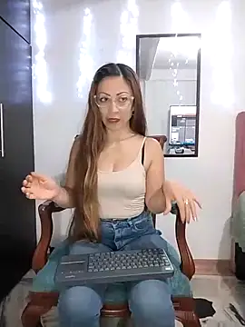 Snapshot of Venus-Wood chatting on 03.03.25 Venus-Wood online show from 03.03.25