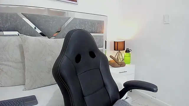 Slut Milf  online show from 03.13.26