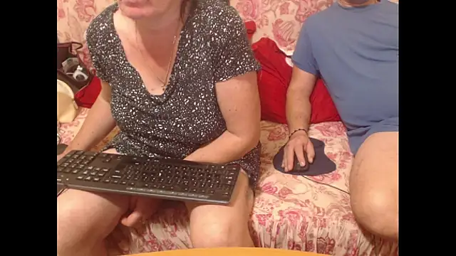 Snapshot of sweetcouplesweets chatting on 11.02.25 sweetcouplesweets online show from 11.02.25