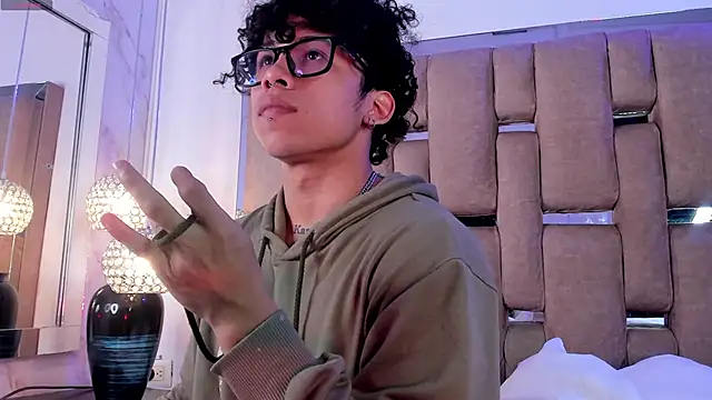 Snapshot of AkazaBoy_ chatting on 03.04.26 AkazaBoy online show from 03.04.26