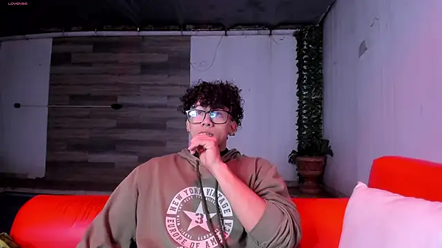 Snapshot of AkazaBoy_ chatting on 03.15.26 AkazaBoy online show from 03.15.26