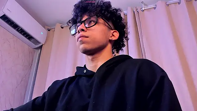 Snapshot of AkazaBoy_ chatting on 03.19.26 AkazaBoy online show from 03.19.26