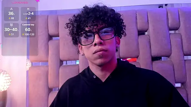 Snapshot of AkazaBoy_ chatting on 04.07.26 AkazaBoy online show from 04.07.26